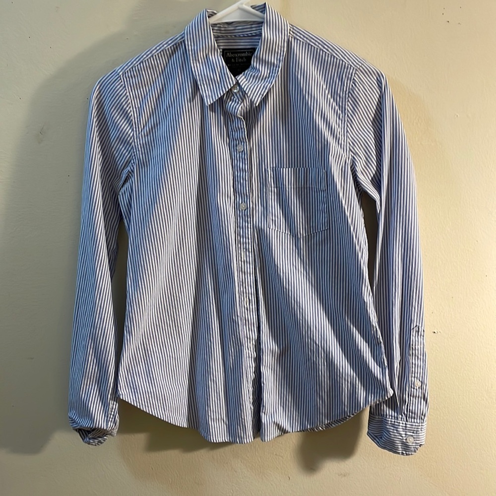 Blouse from Abercrombie & Fitch! Size: XS